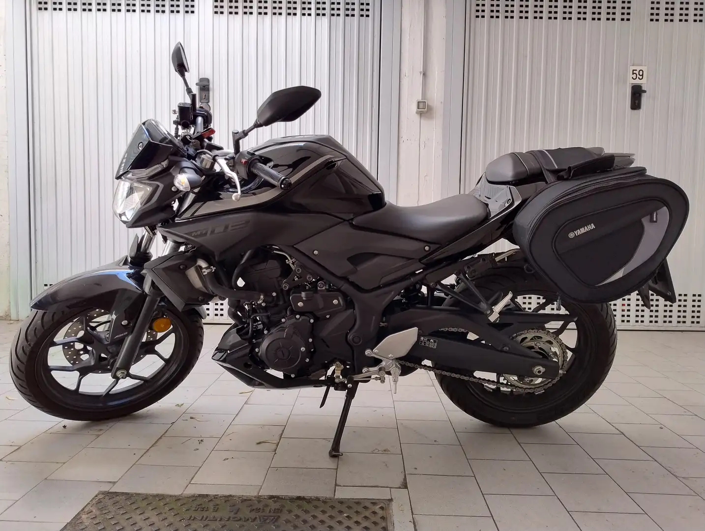 Yamaha MT-03 ABS Schwarz - 1