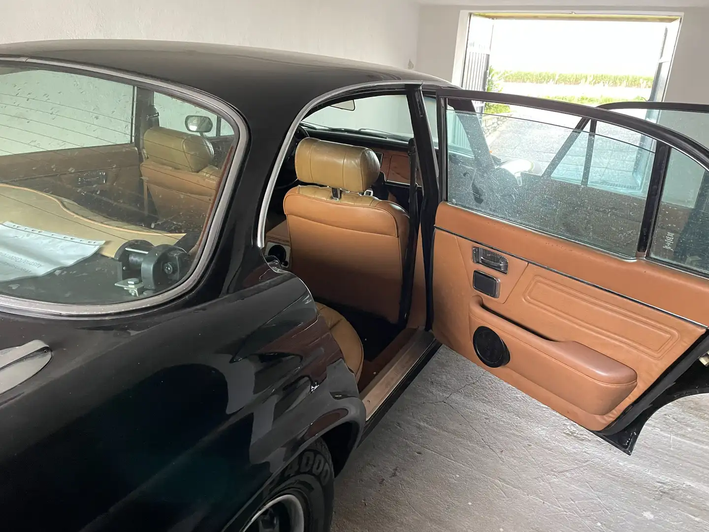 Jaguar XJ6 Zwart - 1