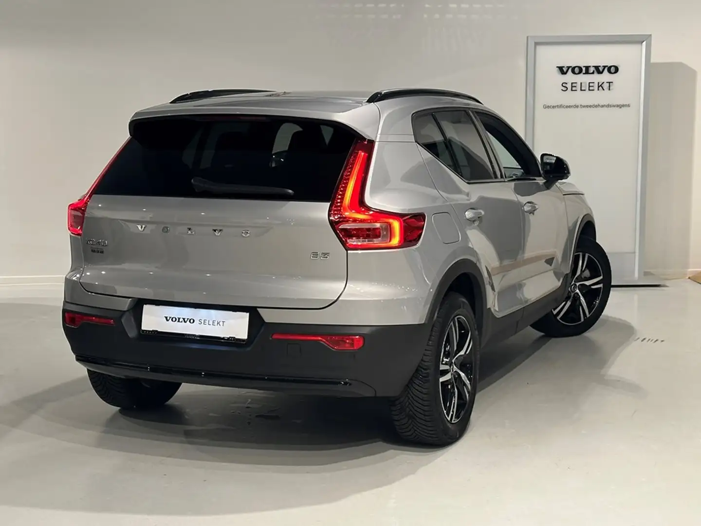 Volvo XC40 B3 Mild Hybride Dark + electr trekhaak Gri - 2