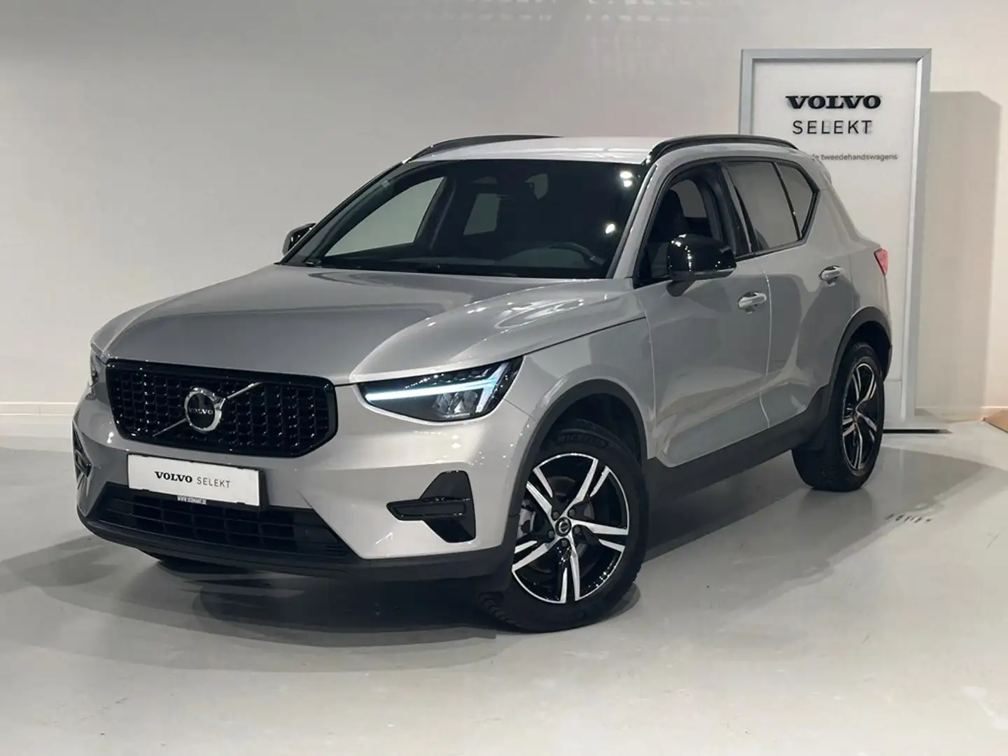 Volvo XC40 B3 Mild Hybride Dark + electr trekhaak Gri - 1