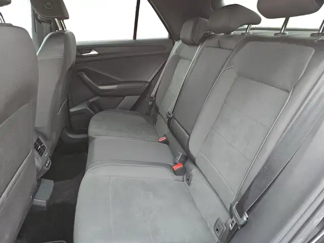 Volkswagen T-Roc view 10