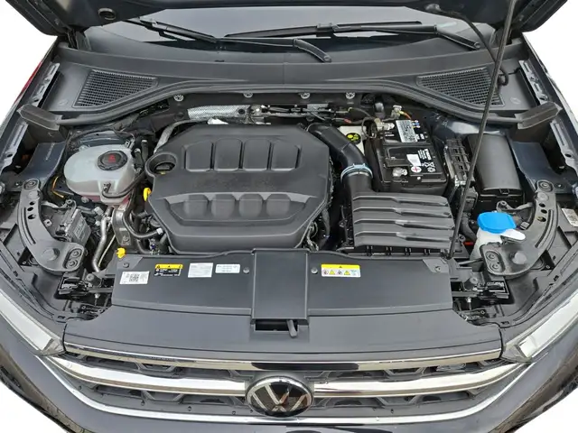 Volkswagen T-Roc view 12