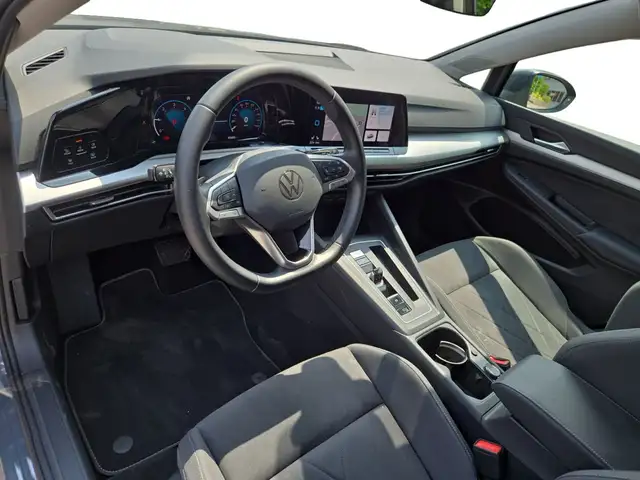 Volkswagen Golf view 4