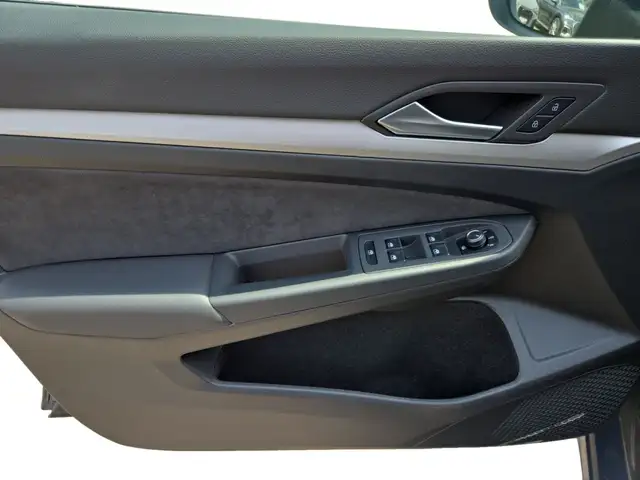 Volkswagen Golf view 11