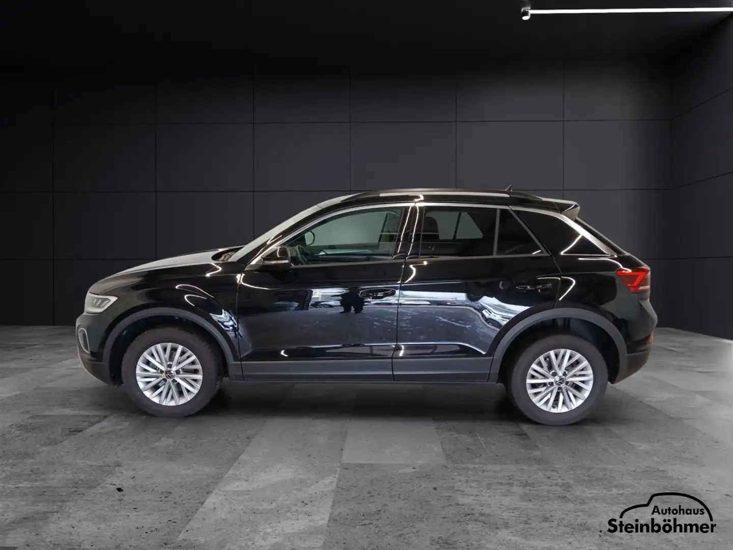 Volkswagen T-Roc Life 1.5TSI DSG LED NAV AppCon SHZ ParkAsiss Zwart - 2