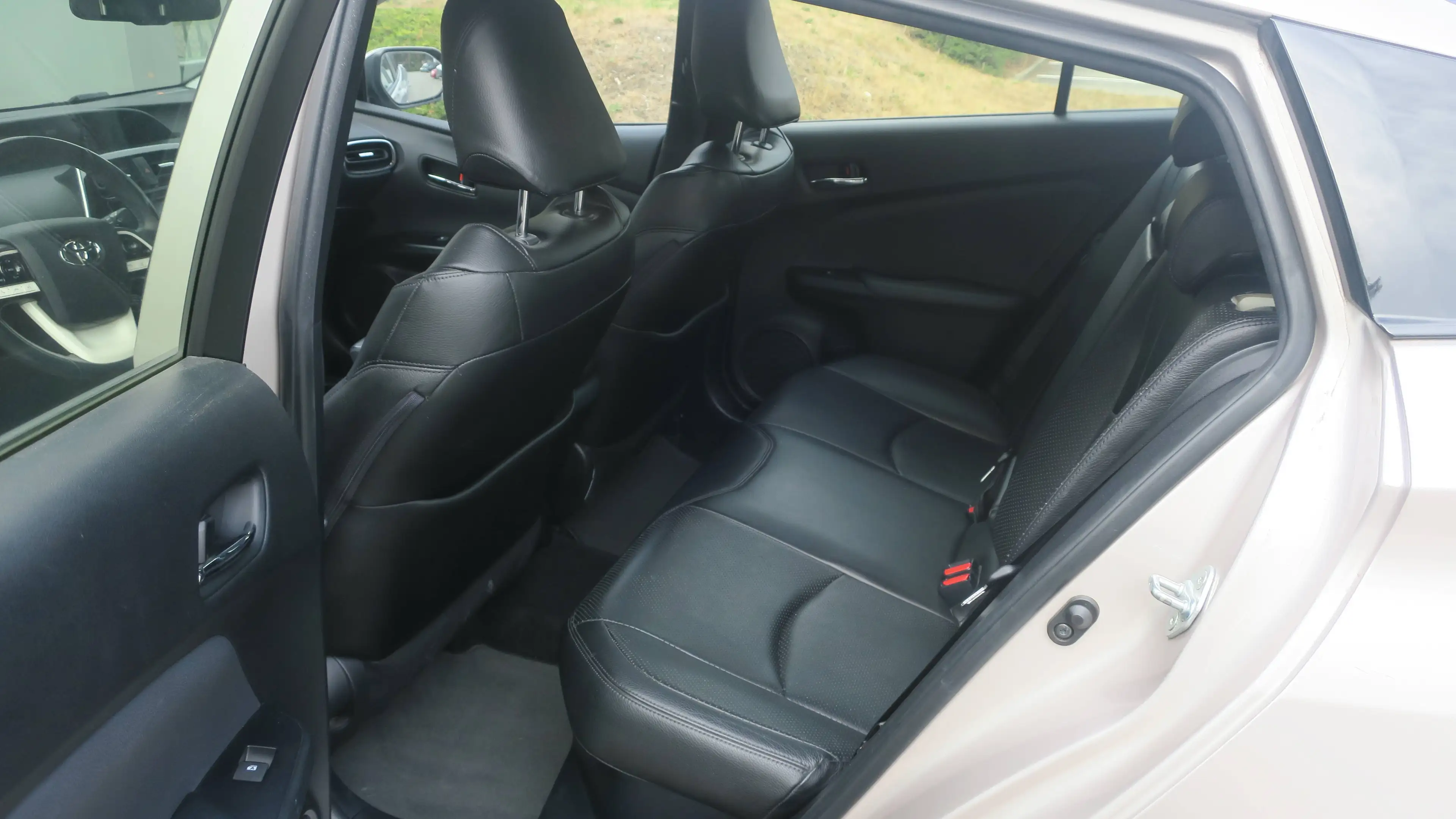 Toyota Prius Prius PHEV 1.8i VVT-i Business CVT(EU6.2) — photo 9