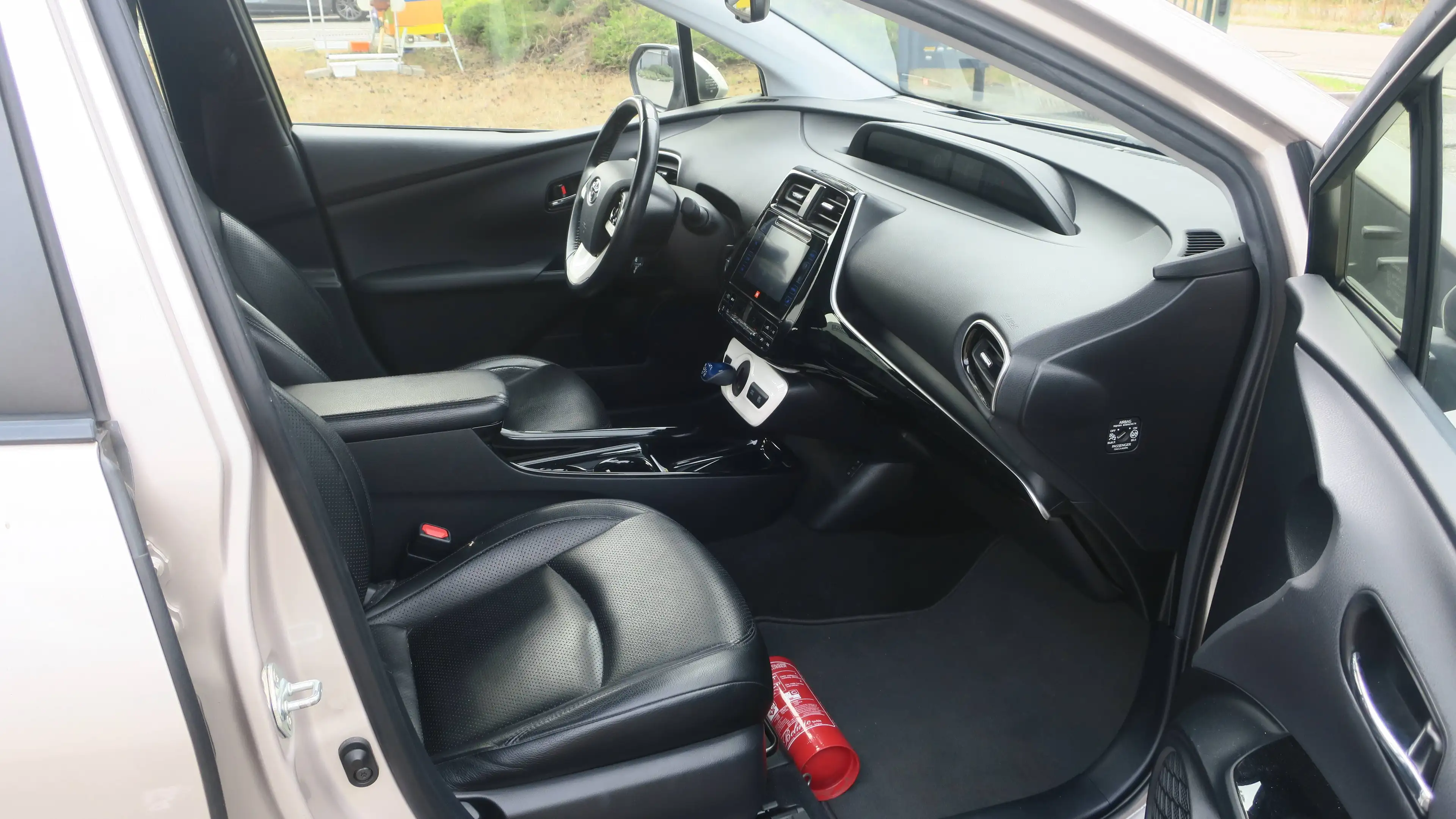 Toyota Prius Prius PHEV 1.8i VVT-i Business CVT(EU6.2) — photo 14
