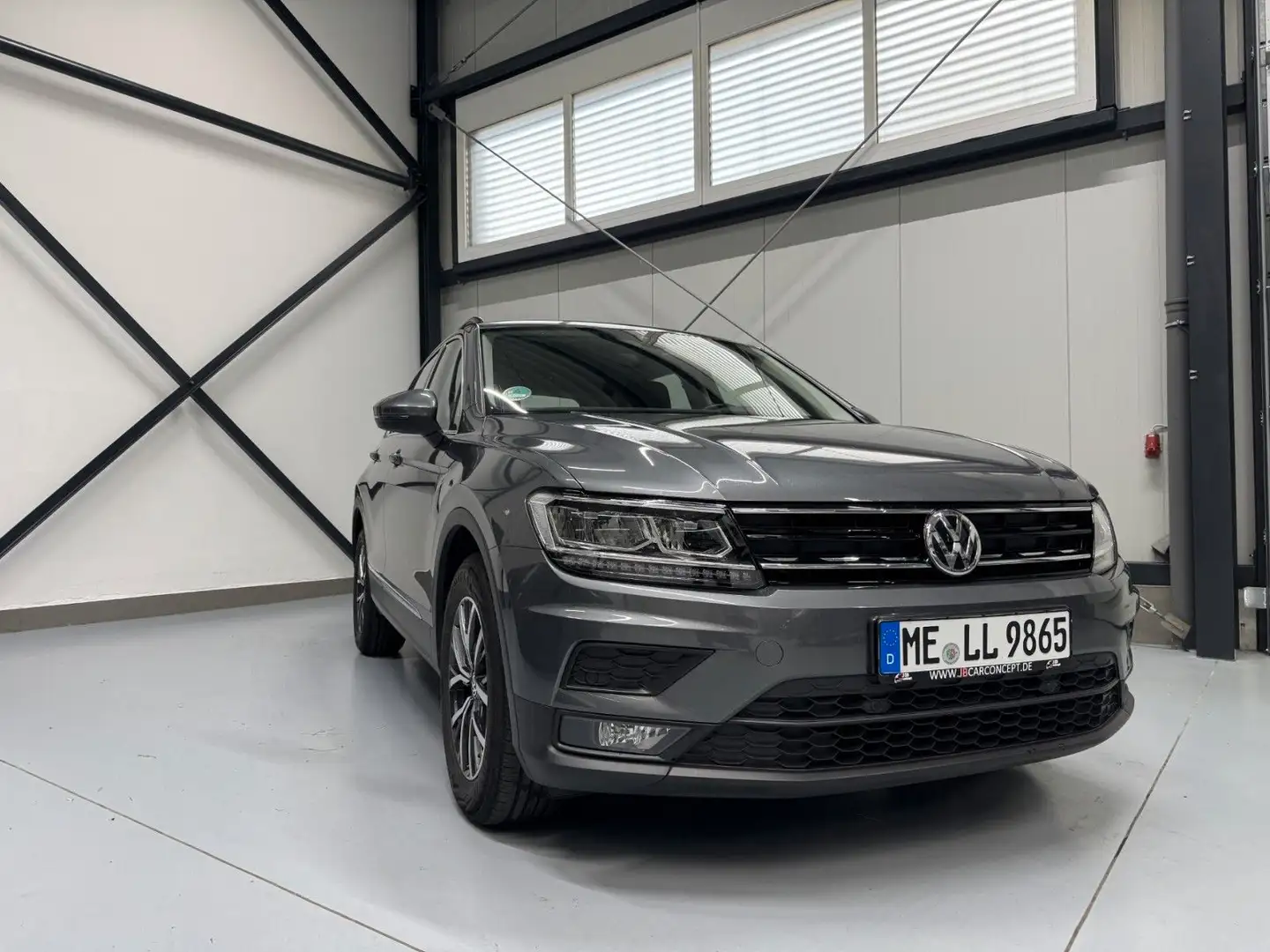 Volkswagen Tiguan Comfortline BMT / Start-Stopp LED Grau - 1