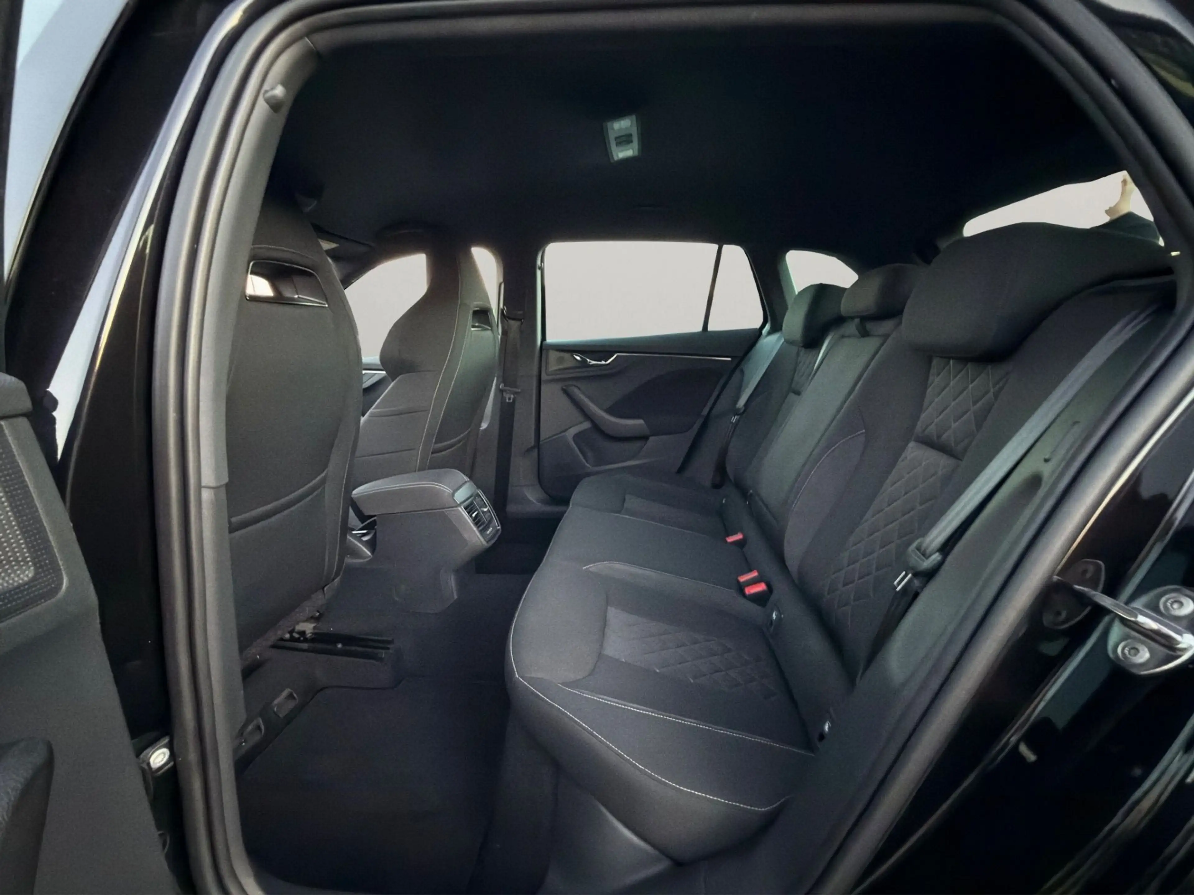 Skoda Scala 1,0 TSI AMBITION LINE / PARKPILOT / ALCANTARA / S — photo 14
