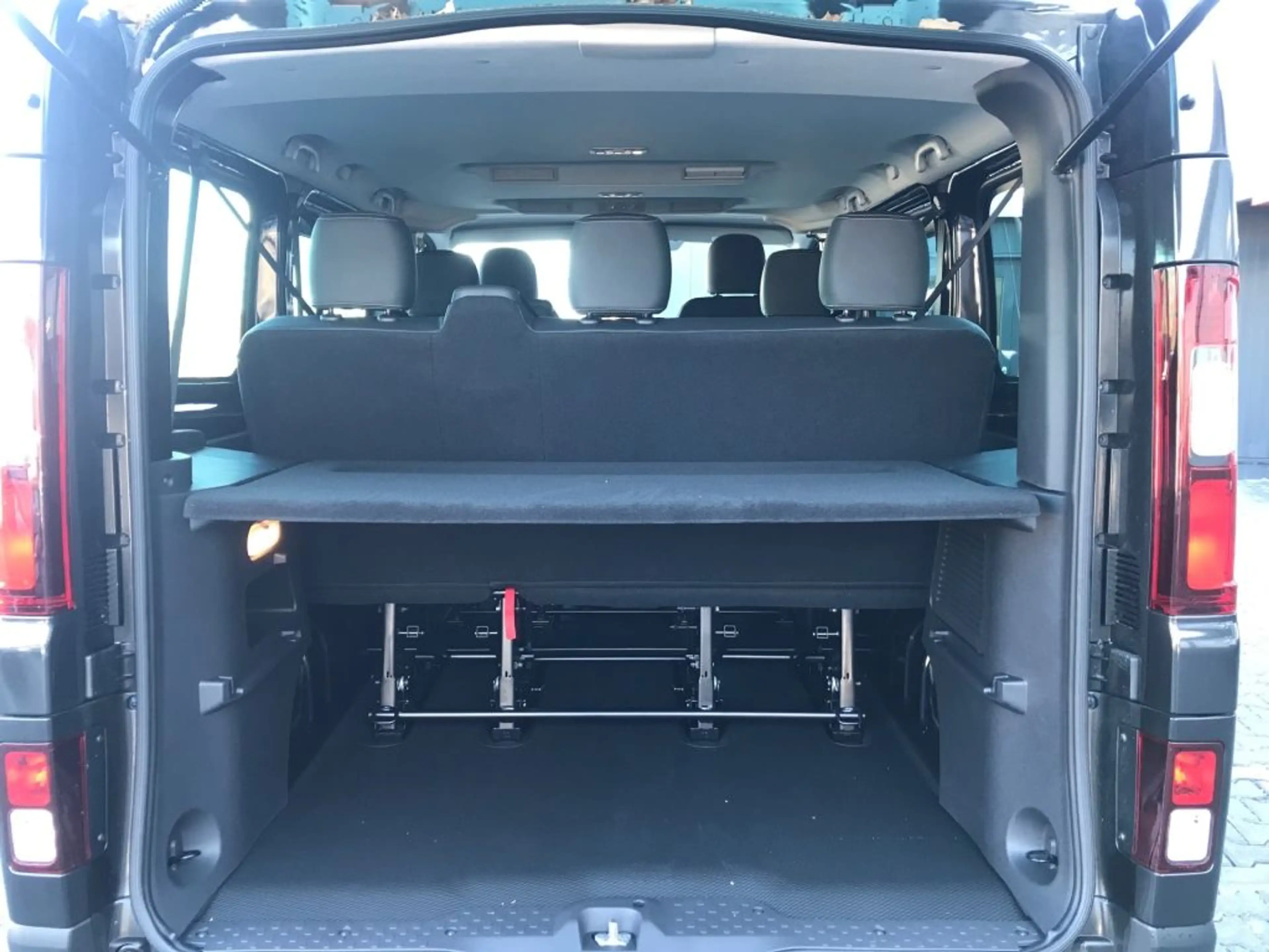 Nissan Primastar L1H1 dCi 150 Tekna Design 8Si — photo 12