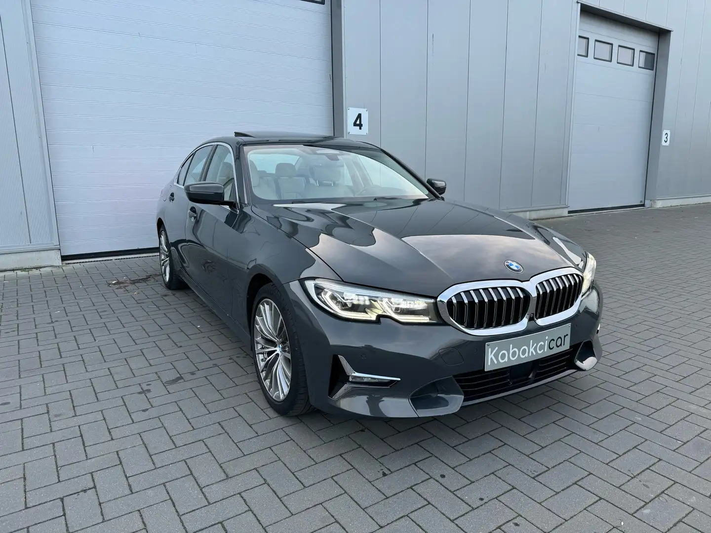 BMW 320 dAS ED Edition // TOIT OUVRANT // CUIR // GPS Grijs - 1