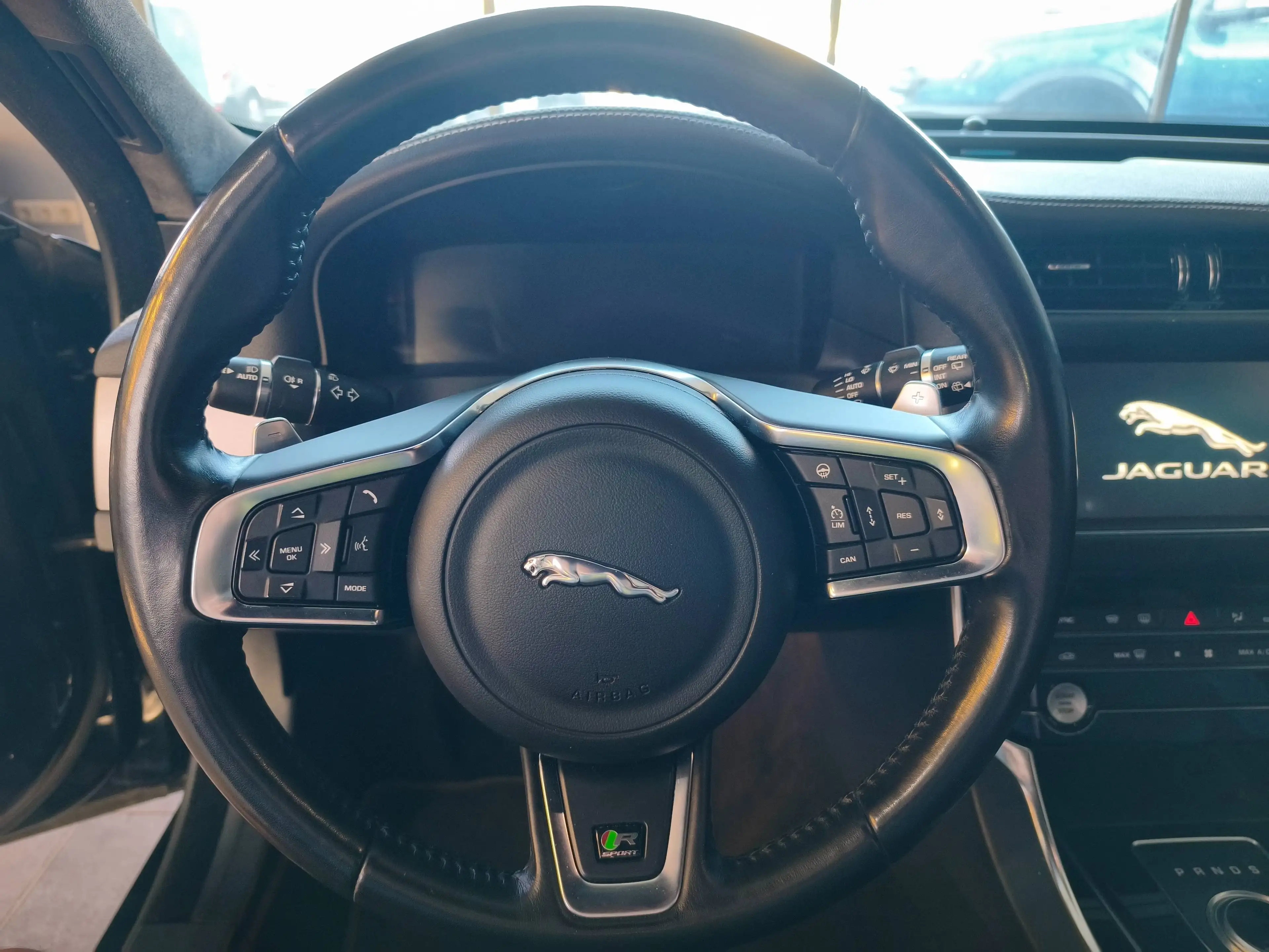 Jaguar XF XF 25d AWD Sportbrake  Aut. R-Sport — photo 14