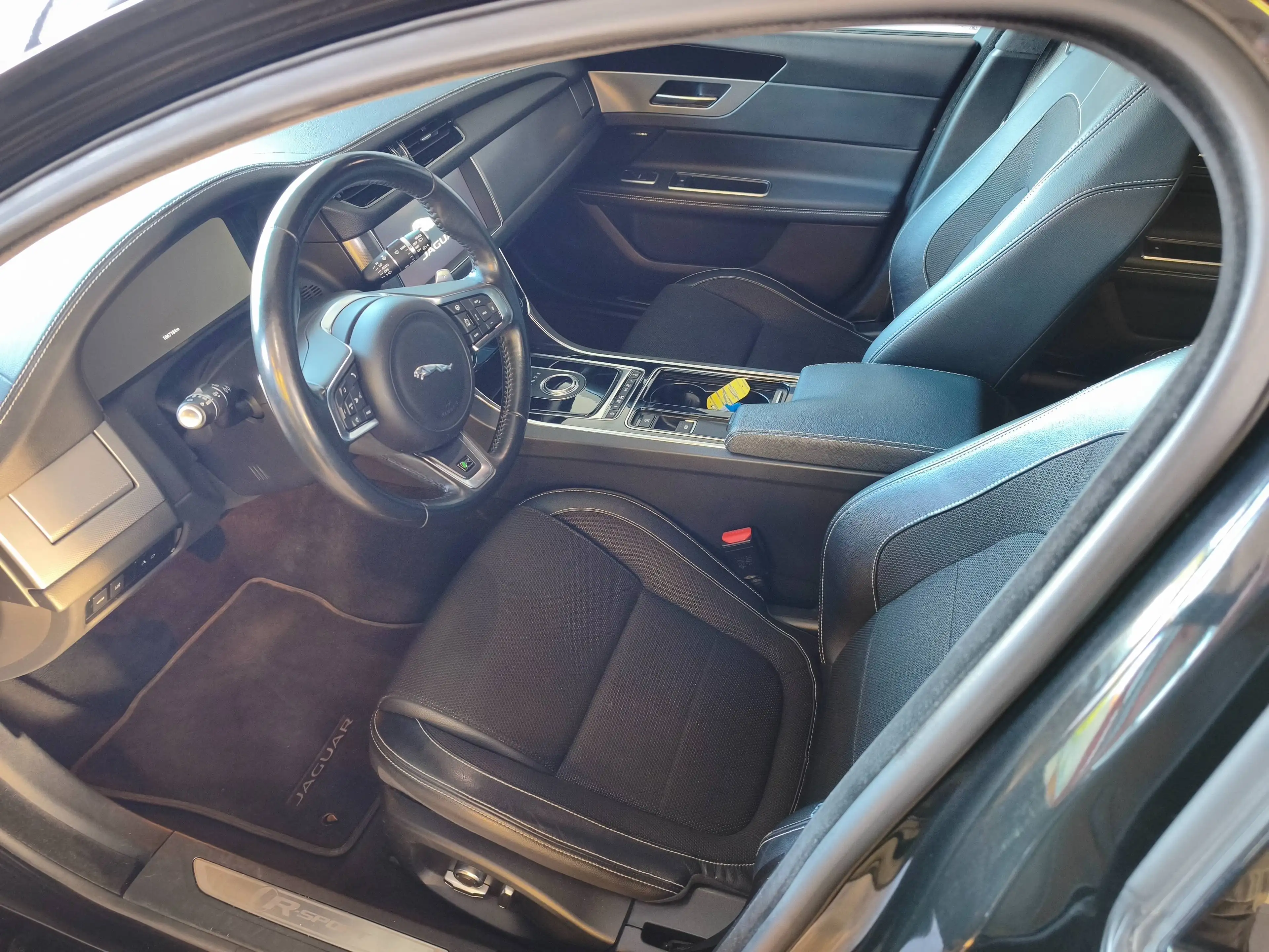Jaguar XF XF 25d AWD Sportbrake  Aut. R-Sport — photo 6