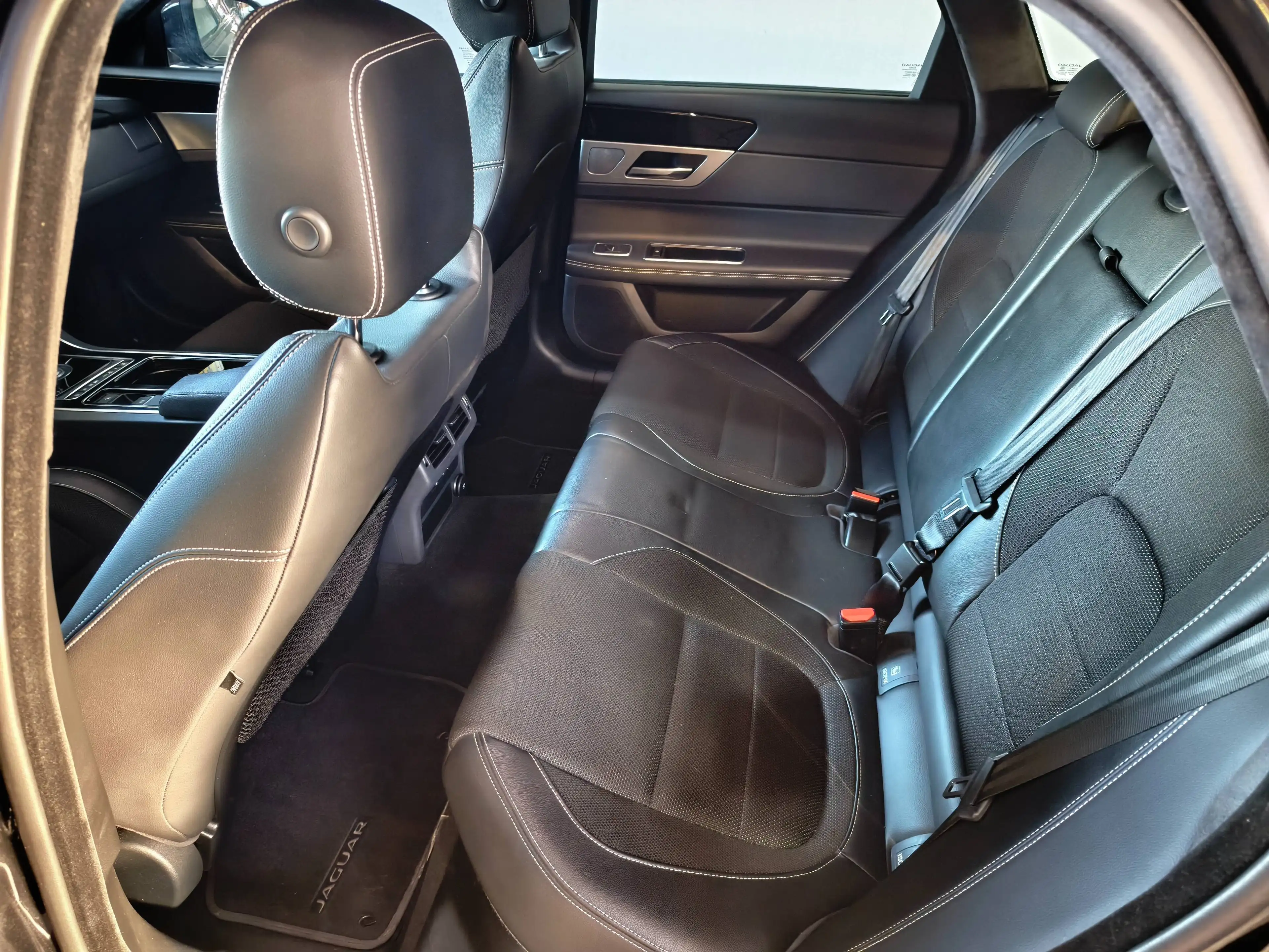 Jaguar XF XF 25d AWD Sportbrake  Aut. R-Sport — photo 7
