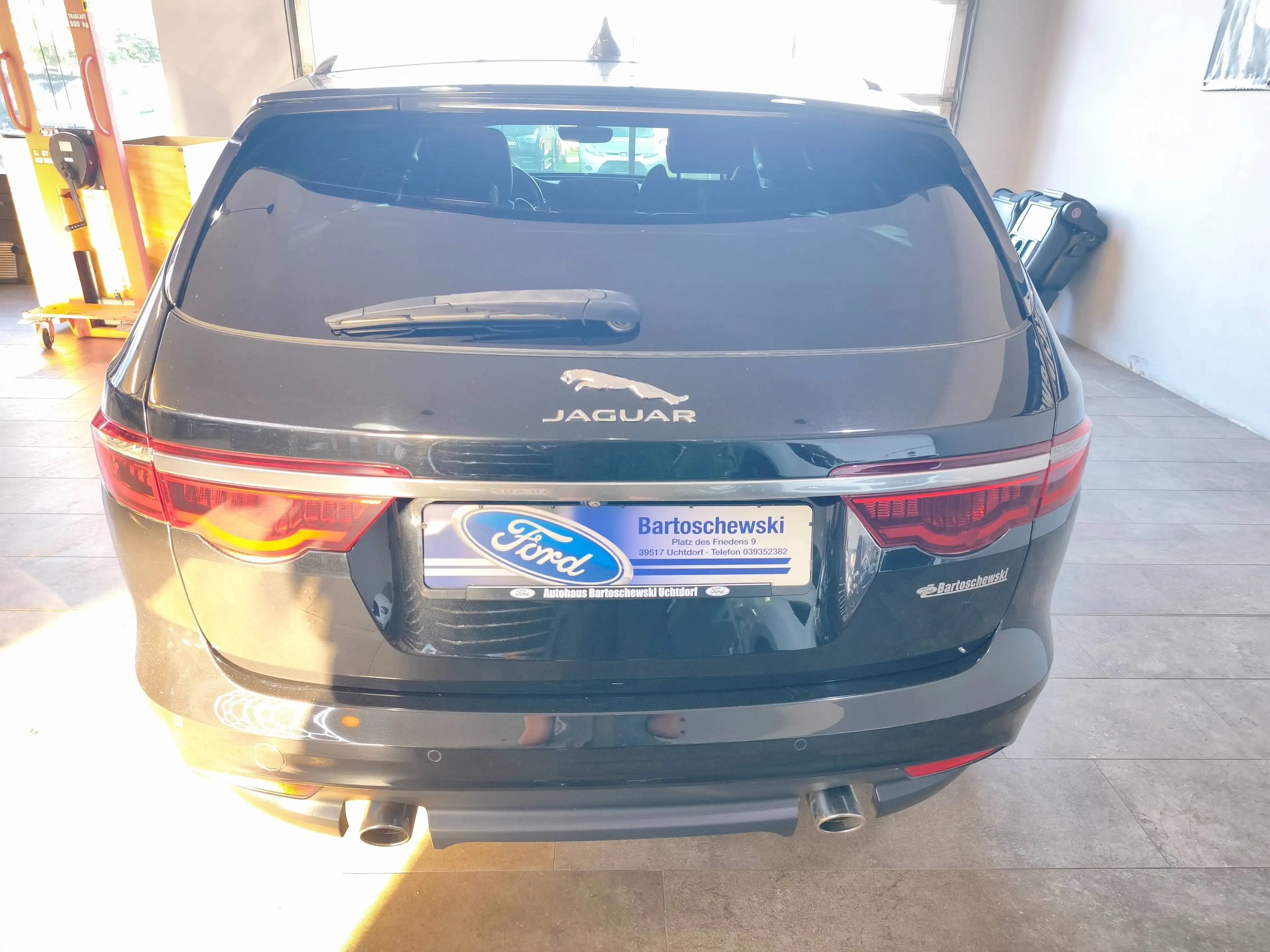 Jaguar XF XF 25d AWD Sportbrake  Aut. R-Sport — photo 3