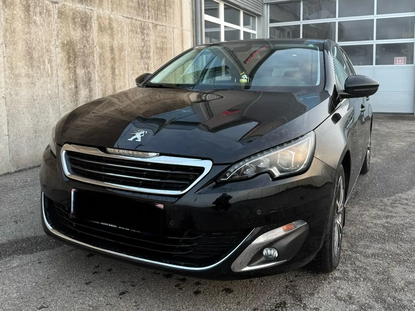 Peugeot 308 308 1,6 Blue HDi Allure Allure Schwarz - 1