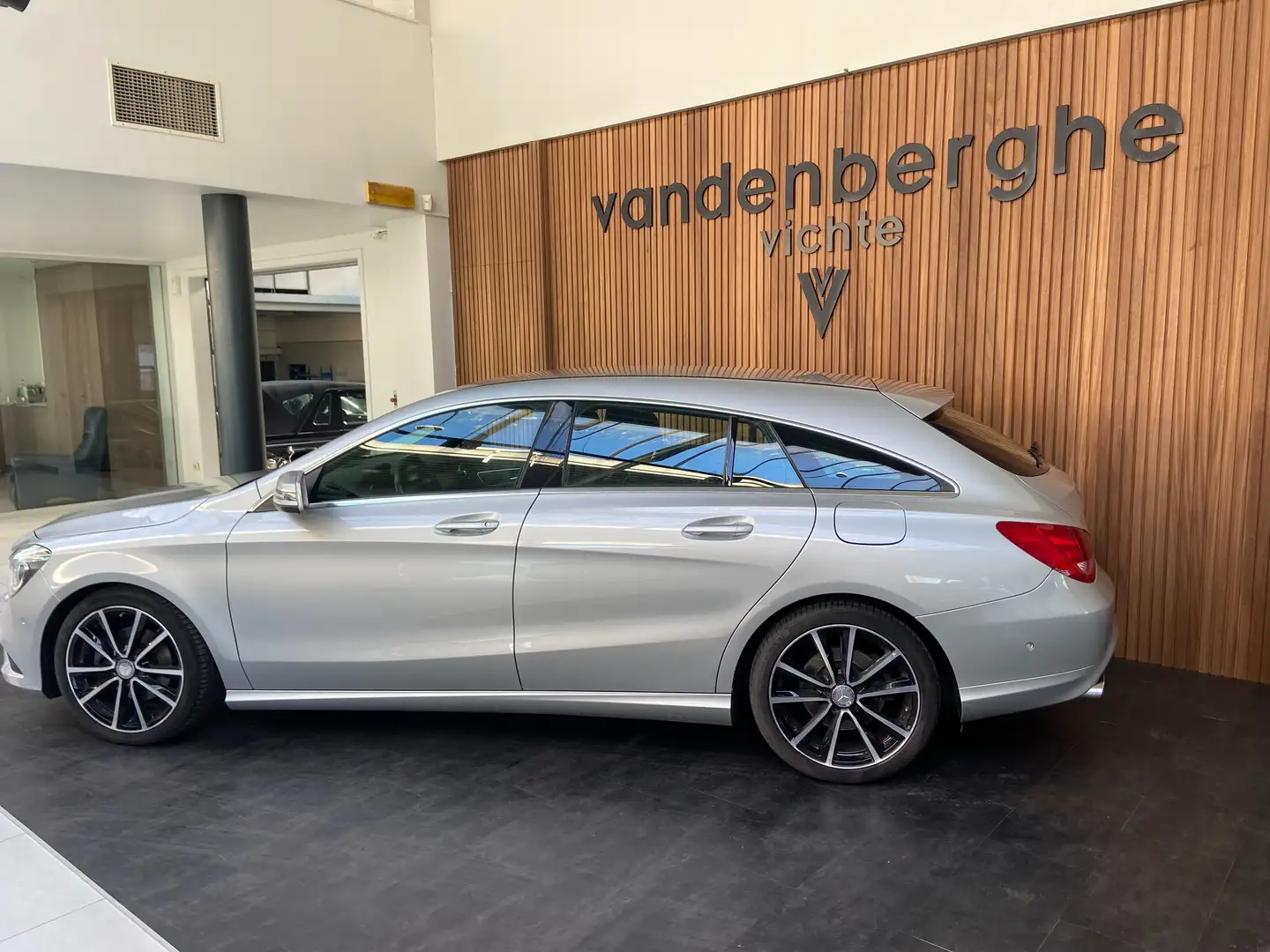 Mercedes-Benz CLA 180 d BE Edition Zilver - 2