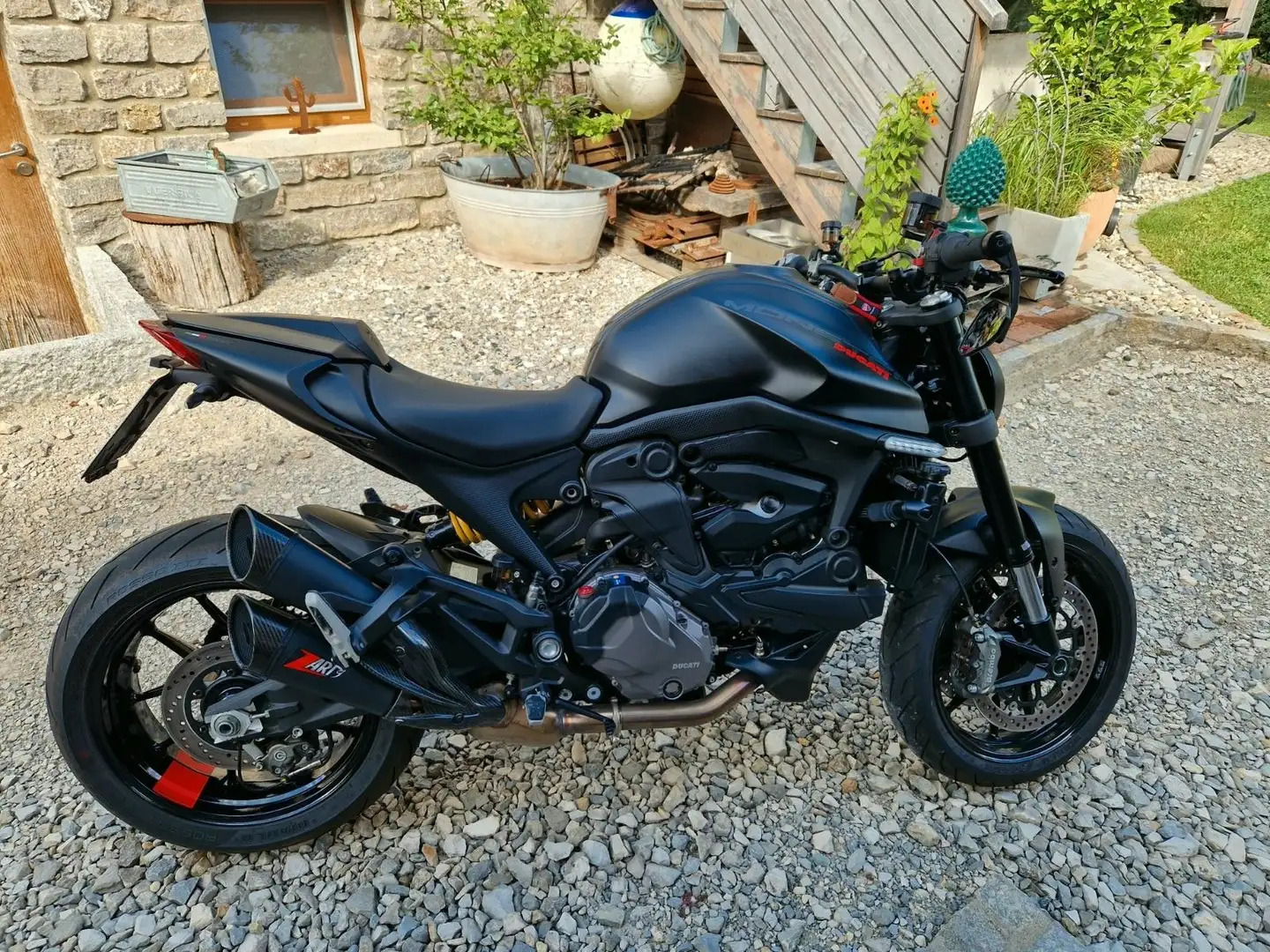 Ducati Monster 937 Schwarz - 1