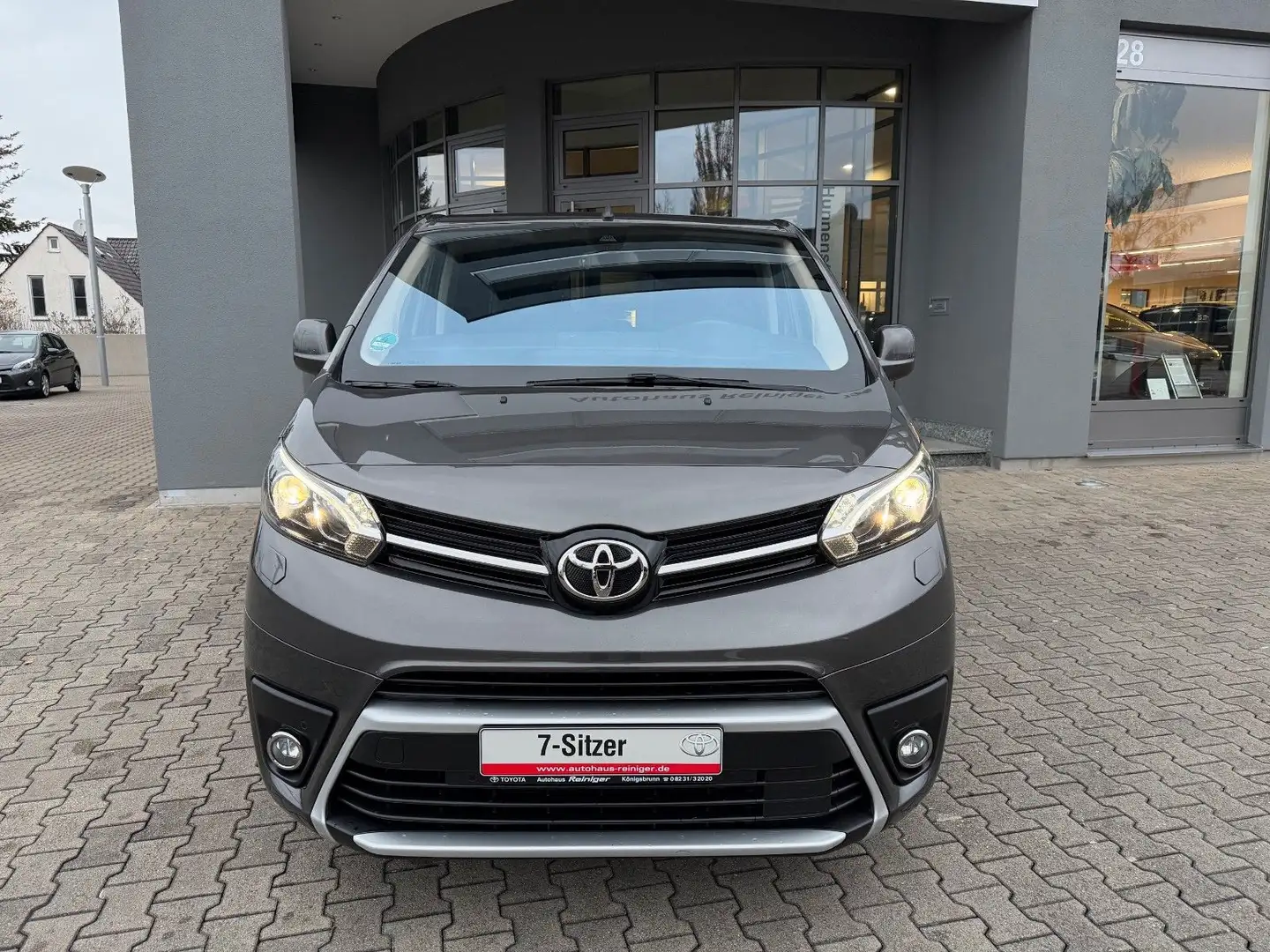 Toyota Proace Verso L1 Executive 7-Sitze*AHK,Standhzg* Grau - 2