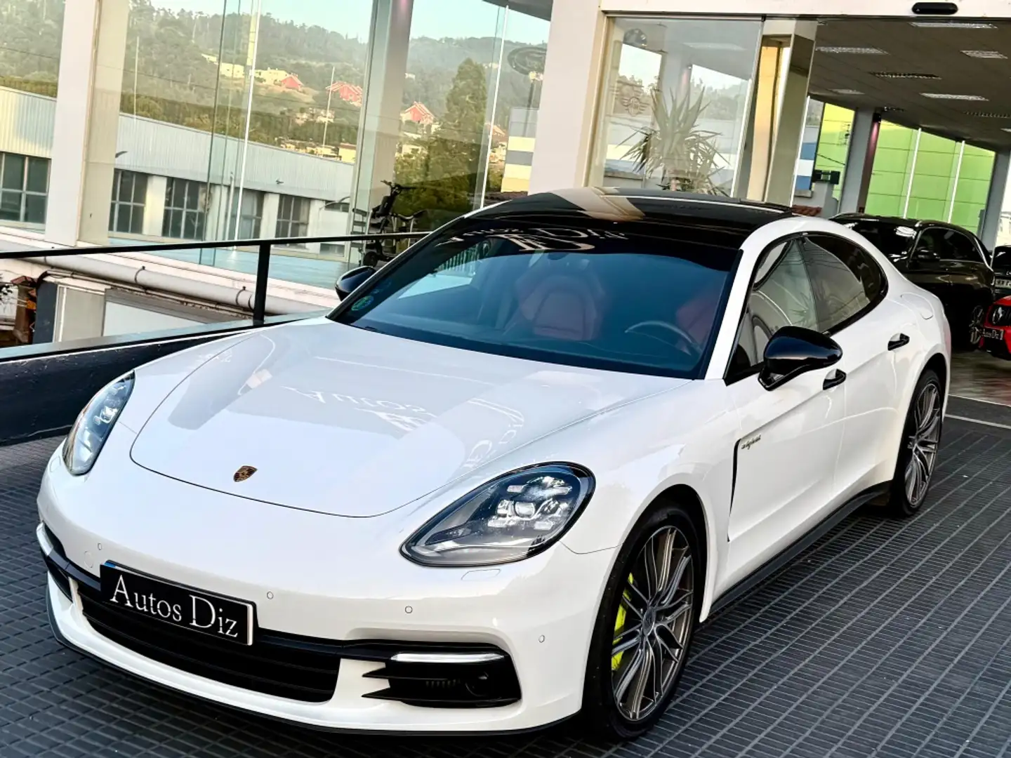 Porsche Panamera 4 e-Hybrid Weiß - 2