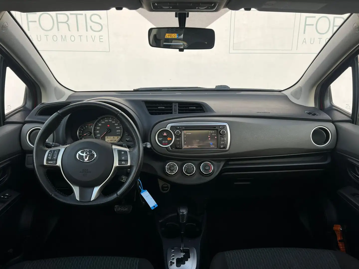 Toyota Yaris 1.3 VVT-i Aspiration NL AUTO | NAVI | CAMERA | PAN Rouge - 2