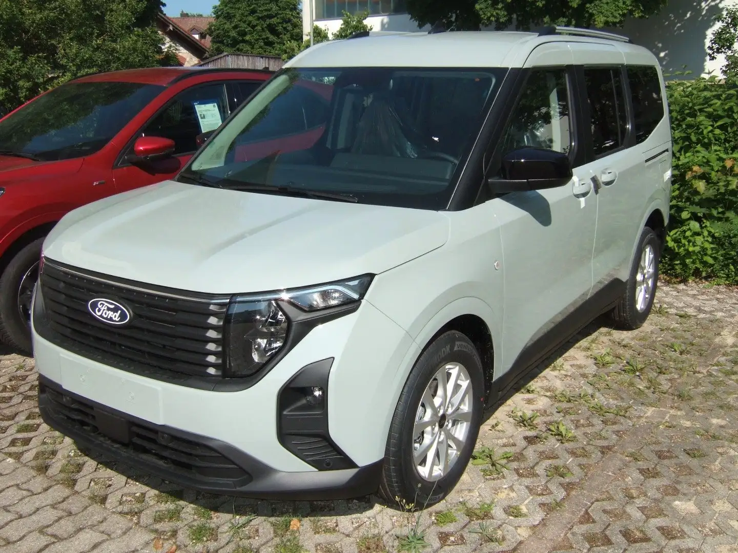 Ford Tourneo Courier 1.0 EcoBoost 92 kW Titanium Auto Grün - 1