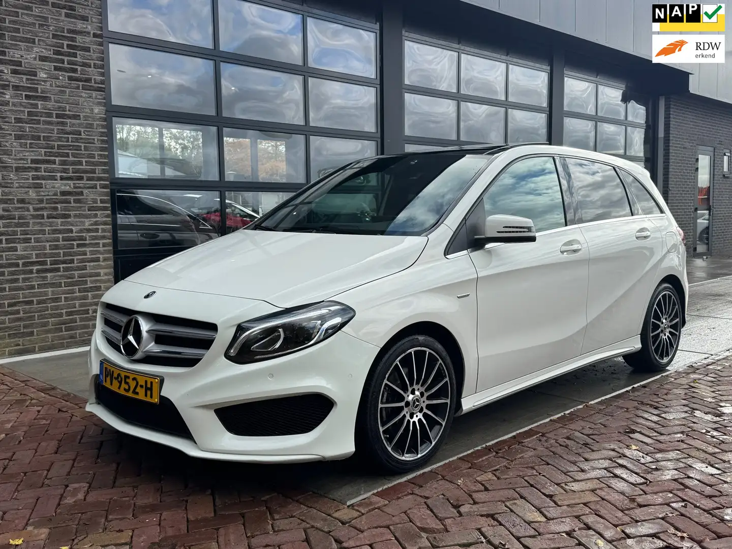 Mercedes-Benz B 180 Prestige | Autm | Pano | 1/2 Leer | Camera | Wit - 1