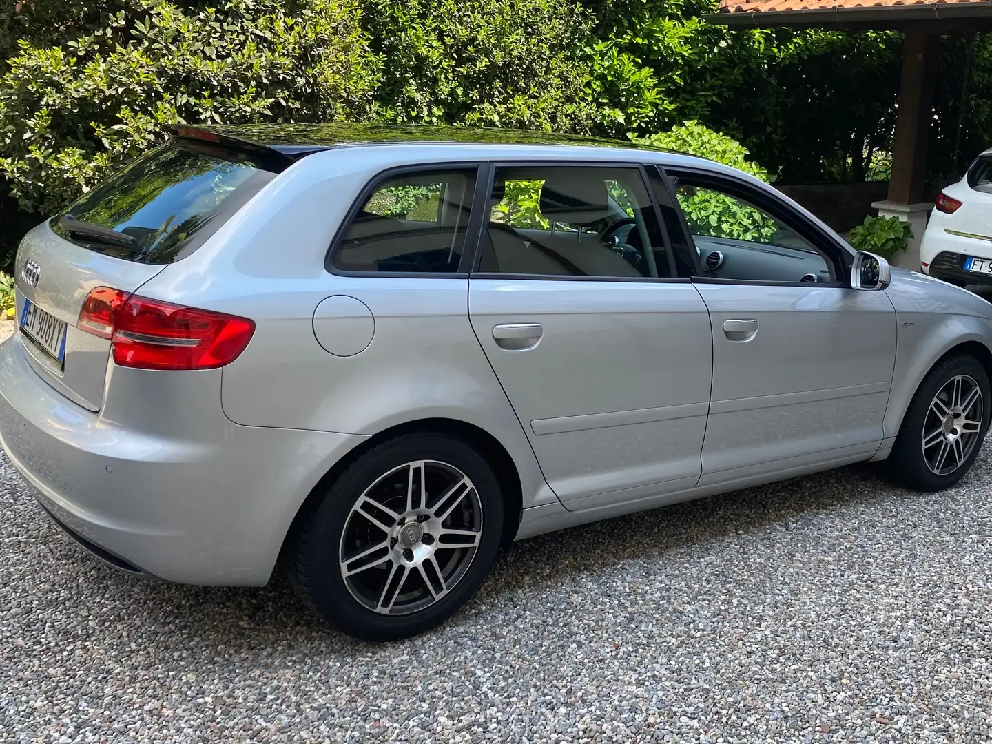 Audi A3 A3 II 2008 Sportback  1.6 tdi Attraction s-tronic Argento - 2