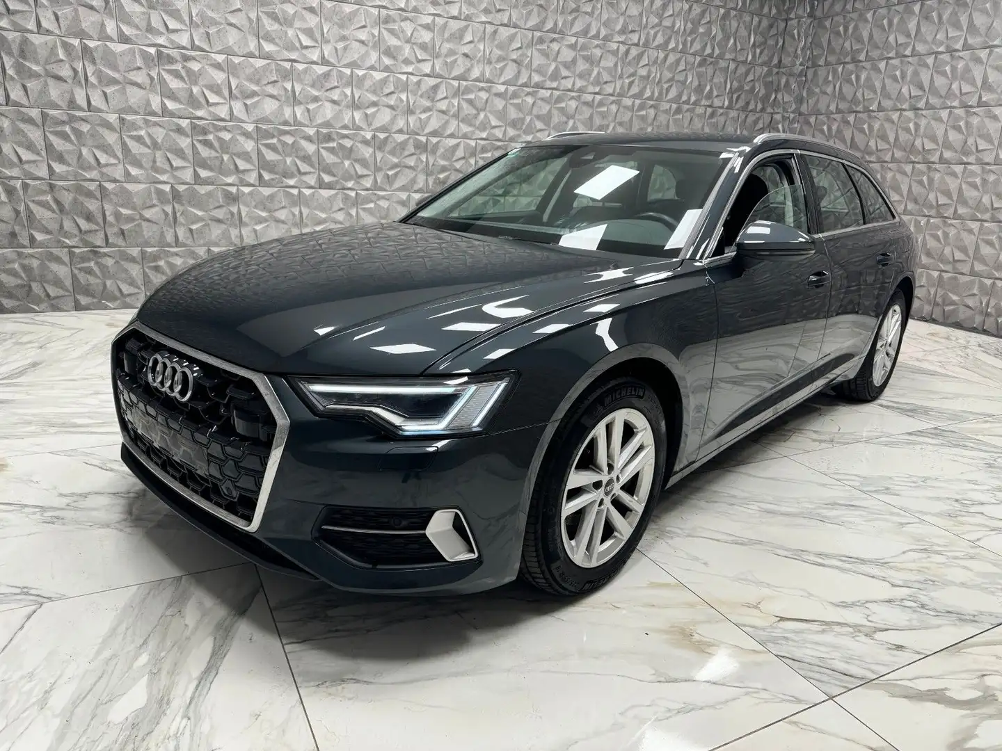 Audi A6 Avant 50 TFSI e Quattro Sport Grau - 1