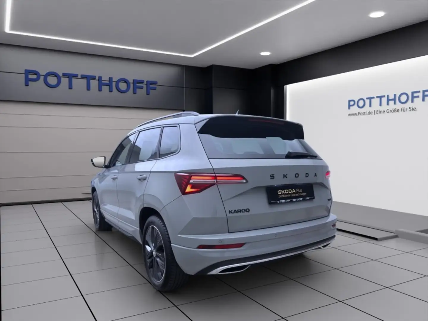 Skoda Karoq 2.0 TSI DSG 4x4 SPORTLINE MATRIX PDC KLIMA SITZHZG Grau - 2