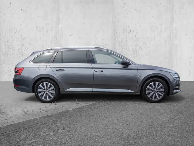 Skoda Superb view 5