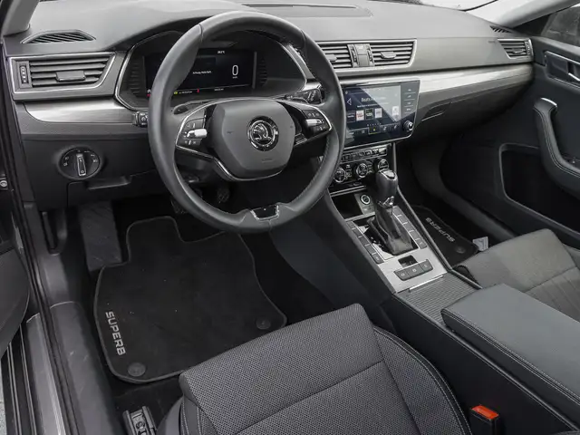 Skoda Superb view 9