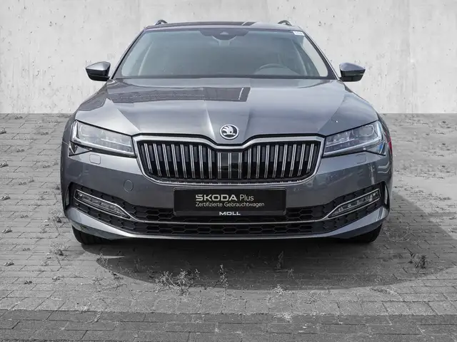 Skoda Superb view 3