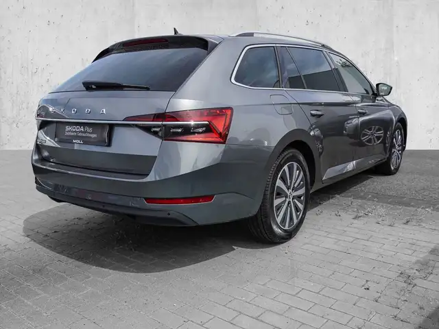 Skoda Superb view 4