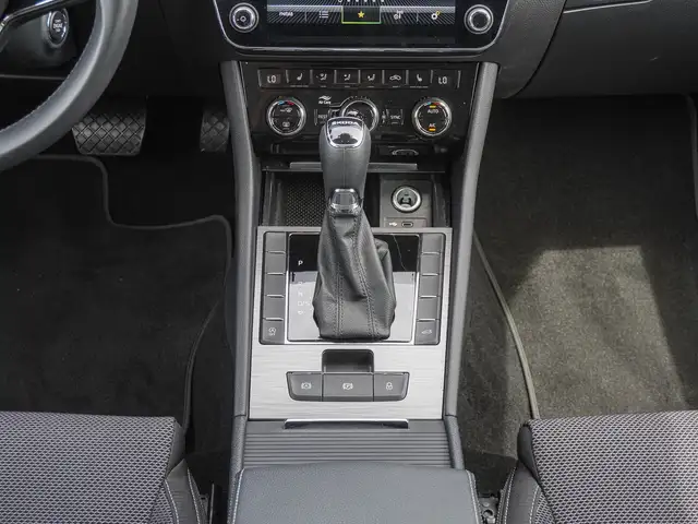Skoda Superb view 13