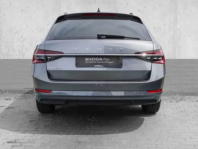 Skoda Superb view 6