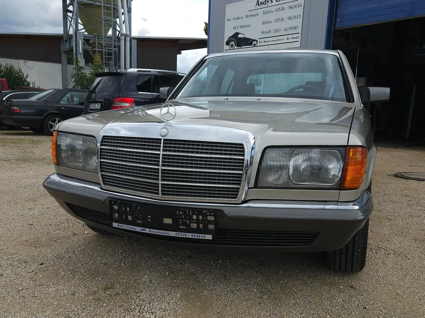 Mercedes-Benz 280 SE Auriu - 1