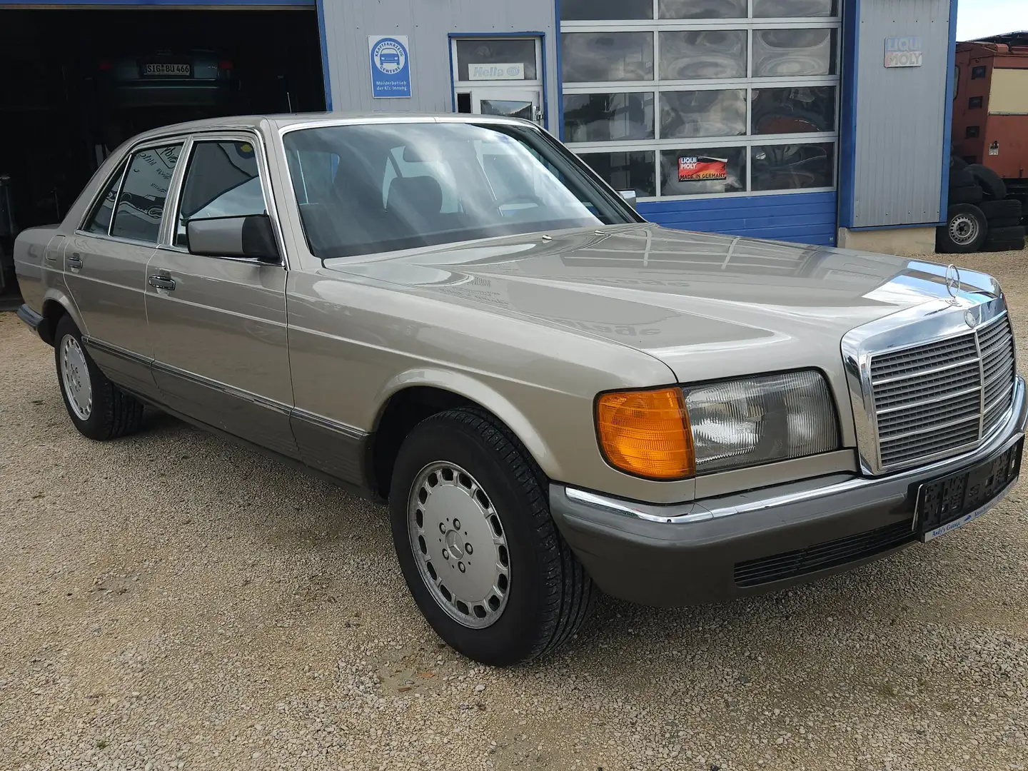 Mercedes-Benz 280 SE Auriu - 2