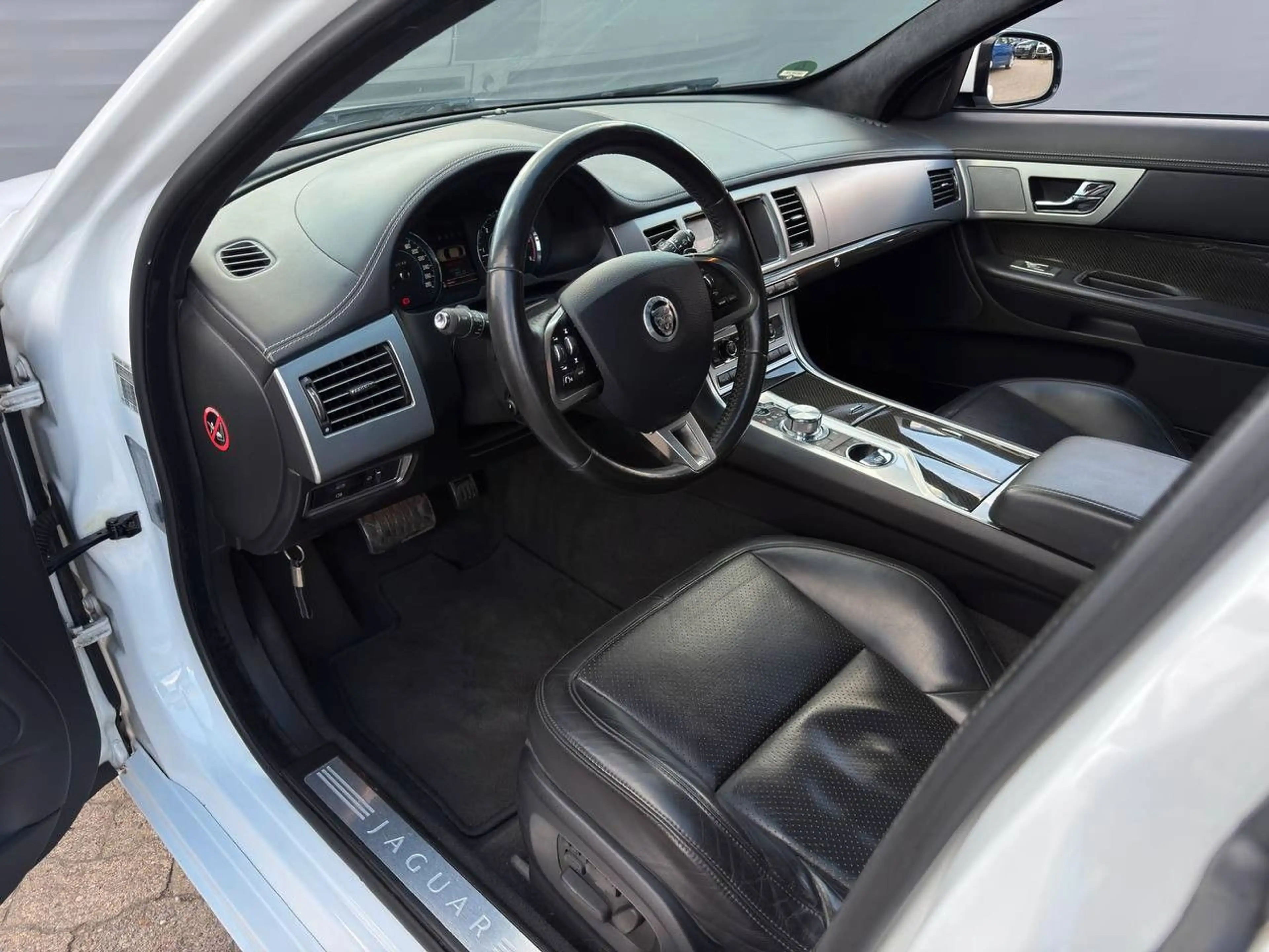 Jaguar XF 3.0 V6 Diesel S /NAVI/ RFK/ SZH/ VL/ SK — photo 15