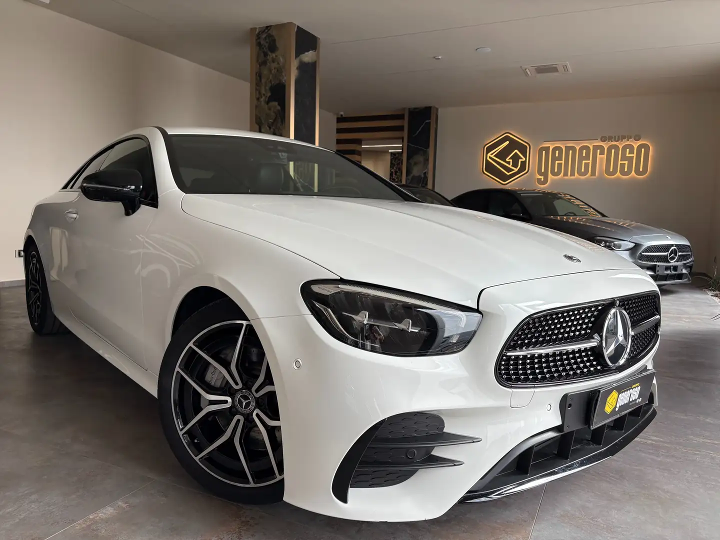 Mercedes-Benz E 350 Coupe mhev Premium Plus AMG Night Edition White - 1