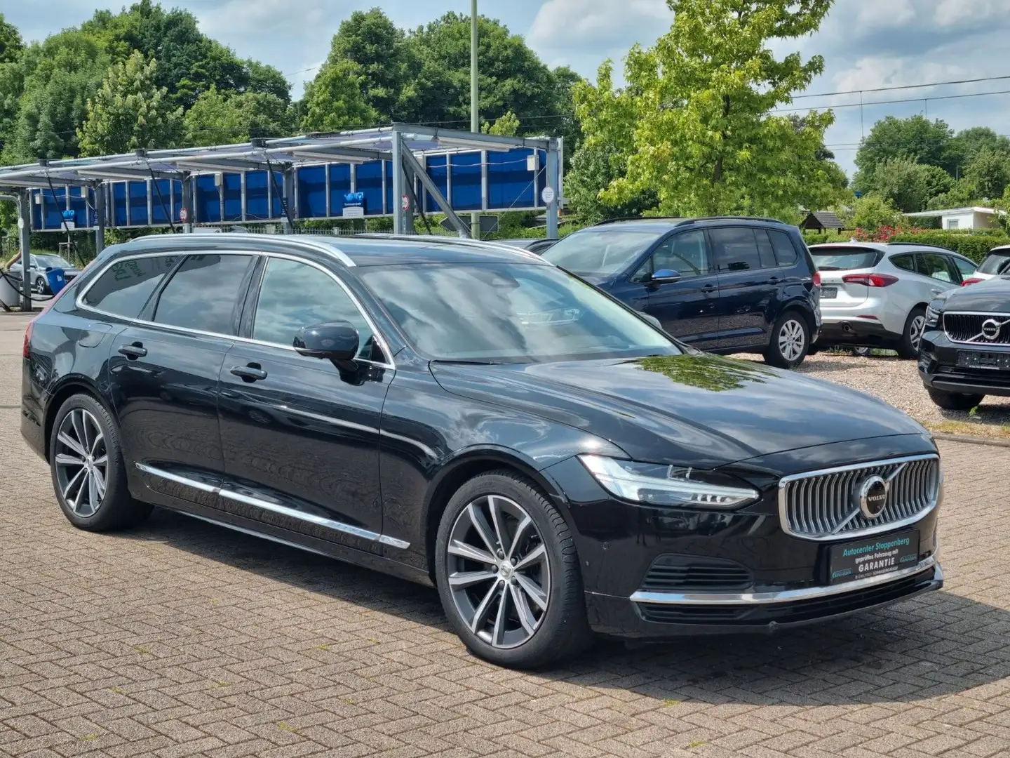 Volvo V90 Kombi Inscription/Pano/Navi/Leder/AHK/Kamera Černá - 2