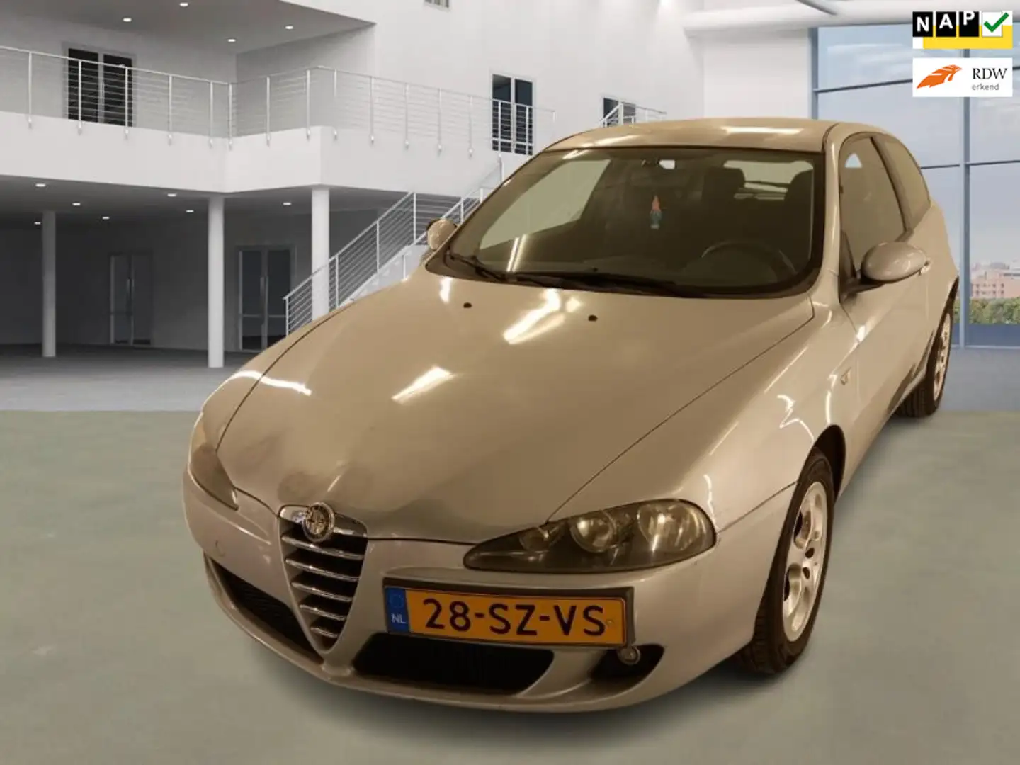 Alfa Romeo 147 1.6 T.Spark Progression Šedá - 1