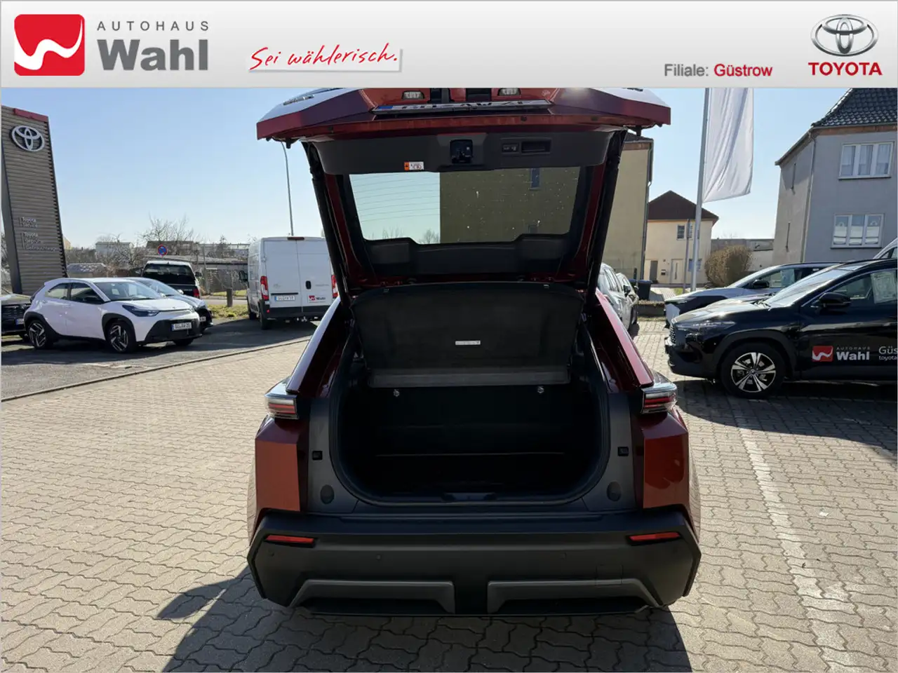 Toyota C-HR+ 165 kW Teamplayer 11