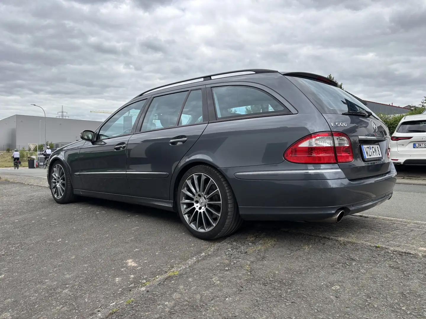 Mercedes-Benz E 50 /E 500 5.0 V8 Avantgarde Luftfederg. ESSD AHK Grau - 2