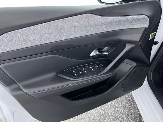 Peugeot 308 view 11