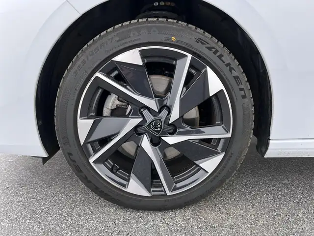 Peugeot 308 view 10