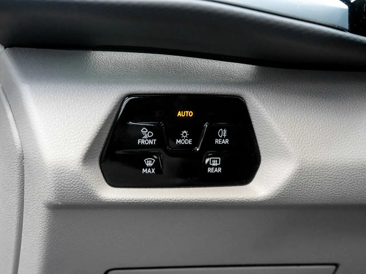 Volkswagen T7 Multivan Style 2.0 TDI DSG LÜ IQ.Light Standh. Navi Keyless 14