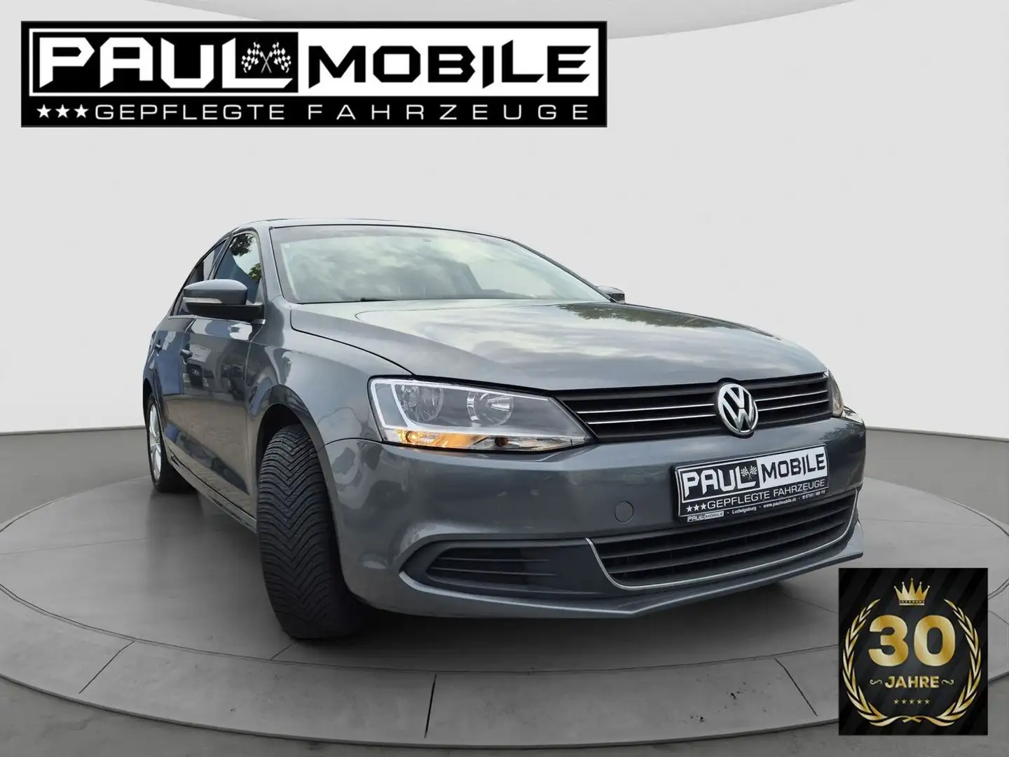 Volkswagen Jetta Automatik Navi Leder SHZ Glasdach R-Cam * Grau - 1