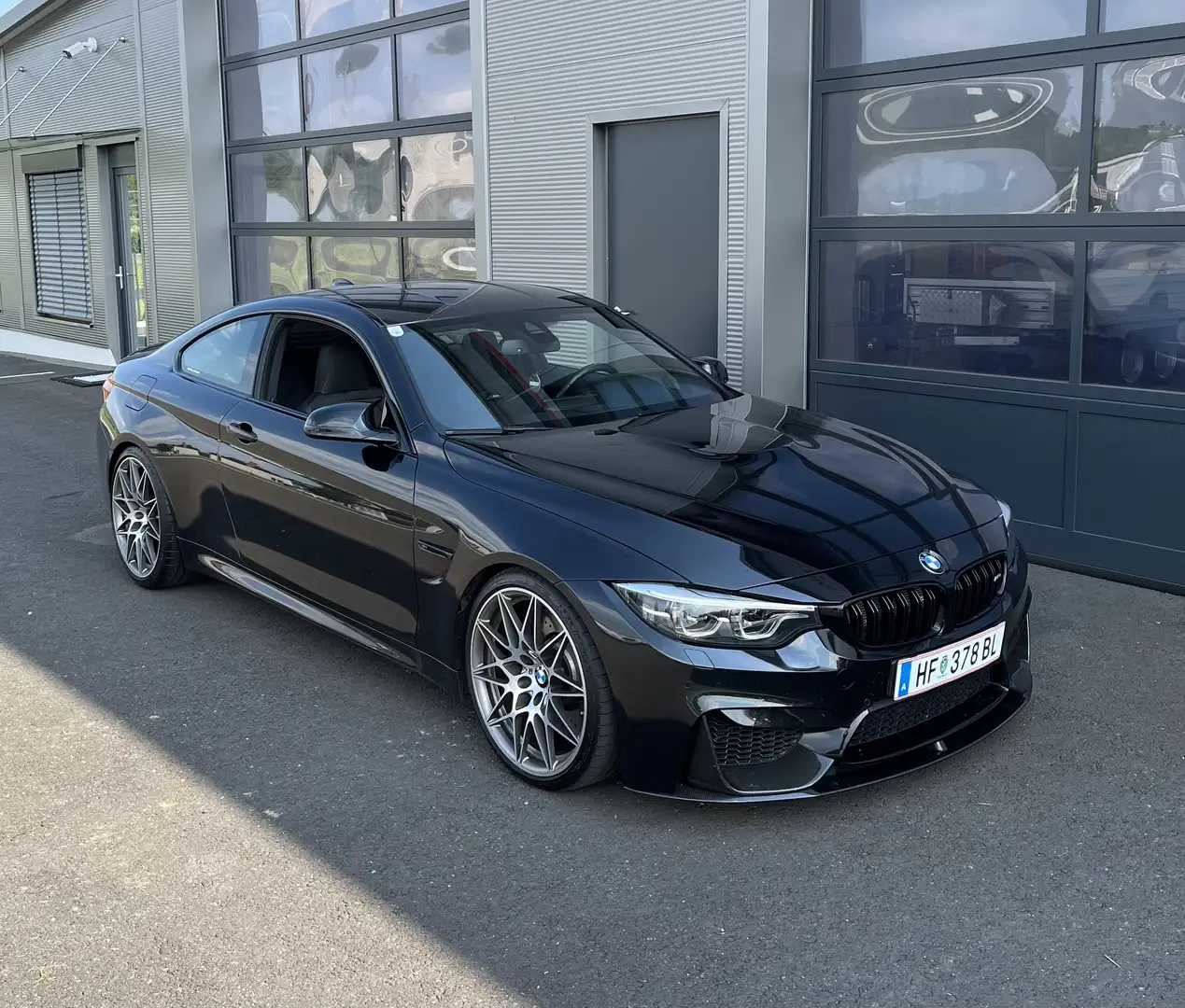 BMW M4 Competition Schwarz - 2