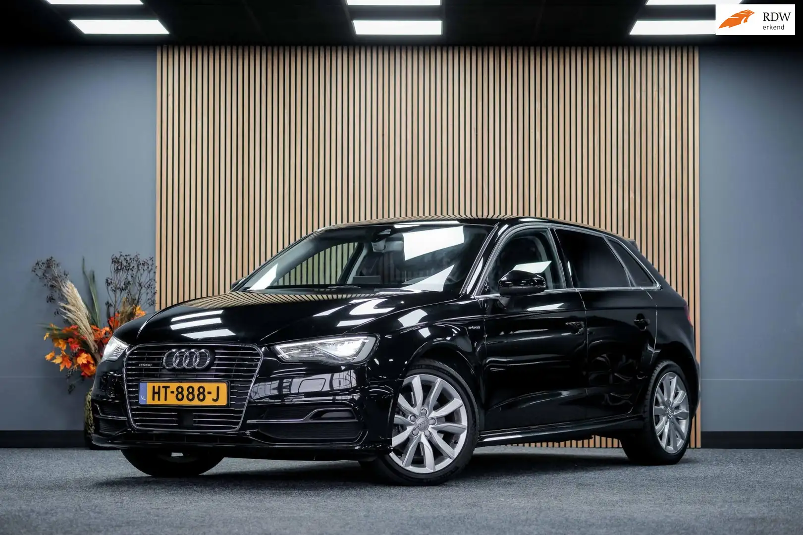 Audi A3 Sportback 1.4 e-tron PHEV Ambition Pro Line plus Zwart - 1